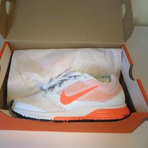 Brand New Womens Nike Running Shoe size 5.5
